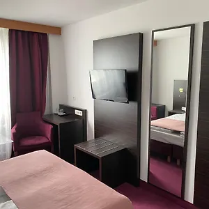 Montree Hotel