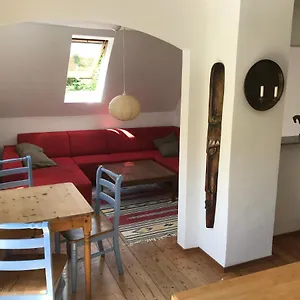 Charmante Altbau-dg-wohnung Apartment