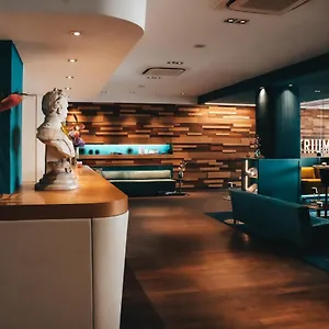 Boutique Atrium מלון