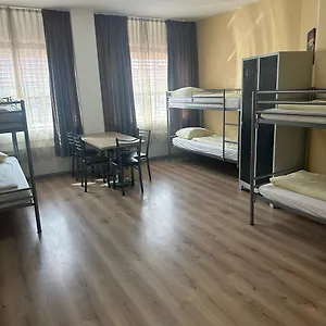  Hostel Budget
