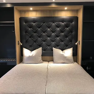 4* Hotell Deluxe